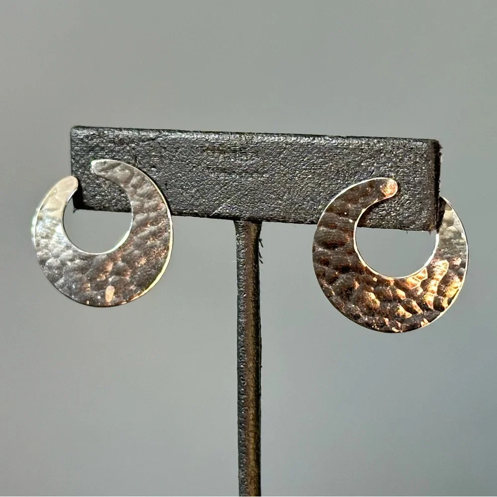 Avon Silvertone Hammered Modernist Hoop Circle Post Earrings Old Money 80s 90s